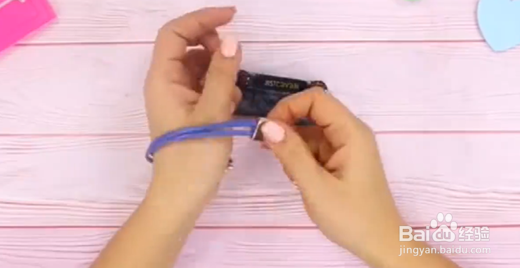 如何给芭比制作酷包包