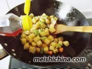 炒黄金馒头丁——剩馒头的华丽转身