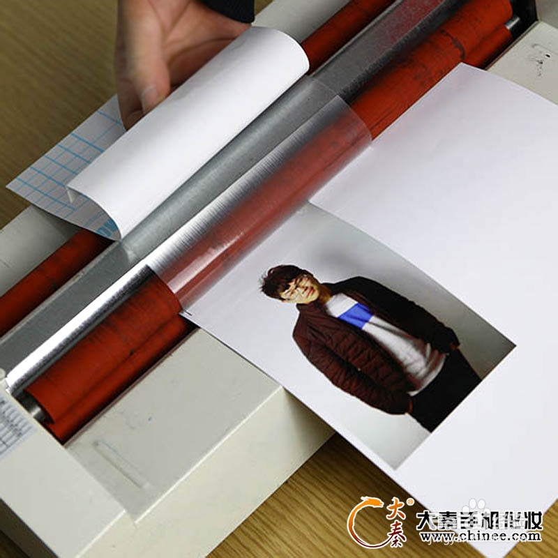 DIY手机壳个性贴膜方法