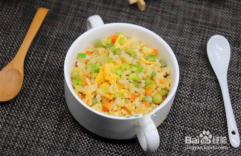 蛋炒饭时多加一步,米饭变金黄色,蛋炒饭的做法