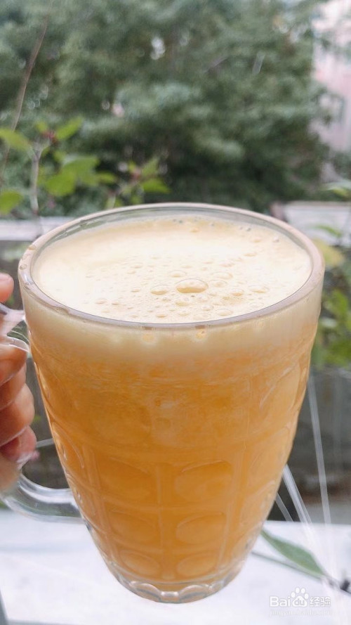 一杯鲜榨芦柑汁