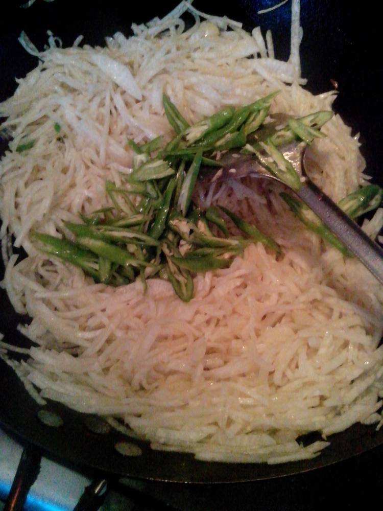 健康素食，好吃的青椒萝卜丝学着做起来