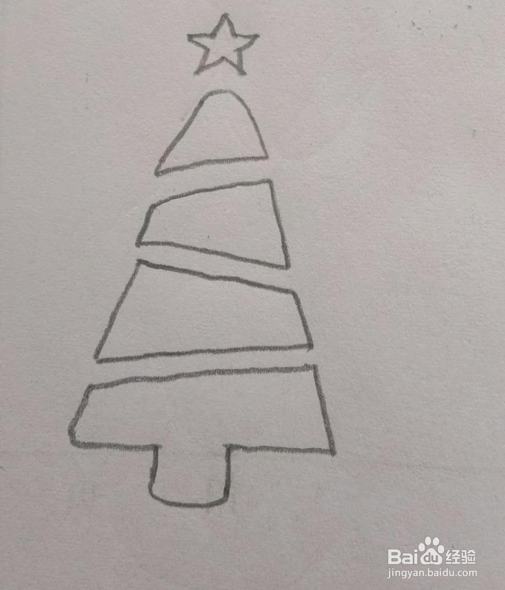 儿童简笔画圣诞树的画法4