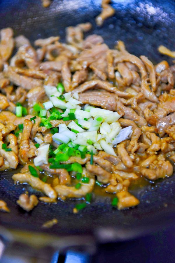 香菇肉丝刀削面