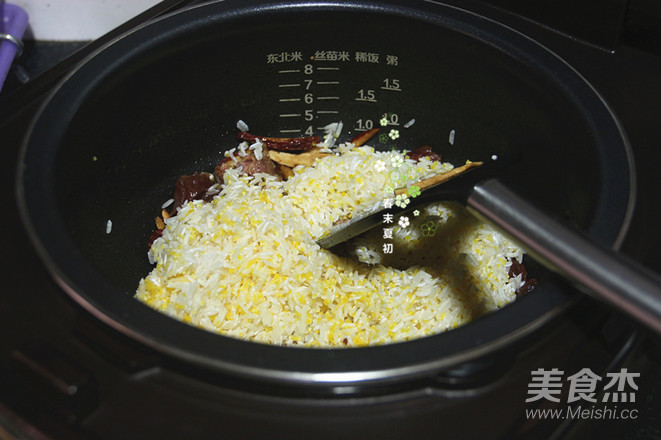 腊肠排骨红枣粗粮焖饭