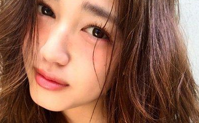 山茶花油打造光泽感腮红的方法