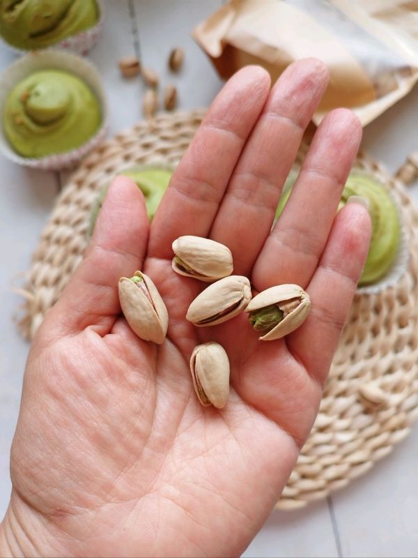 斑斓开心果面包卷