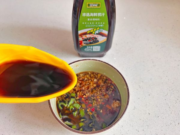 鸡蛋菠菜捞汁荞麦面