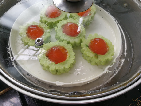 咸蛋黄肉末酿苦瓜