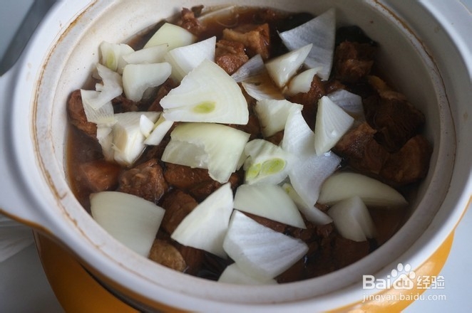 洋葱炖牛肉的烹饪方式，简单又好吃的家常菜