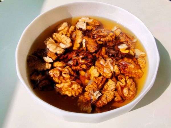 豌豆苗拌核桃仁