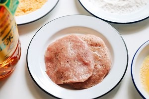 如何制作日式炸猪排？