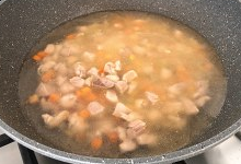 人见人爱花见花开的三只小鸡日式鸡腿咖喱饭