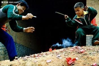 怎么样放鞭炮不伤人