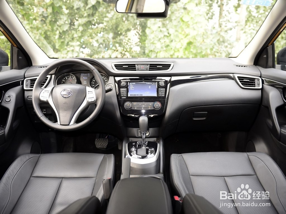 新逍客扶手箱改装方法