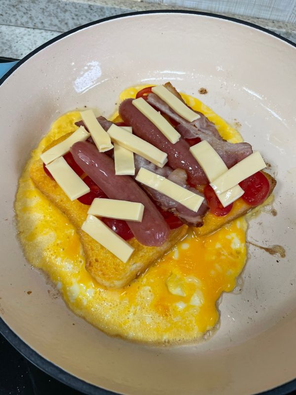 芝士火腿蛋包吐司