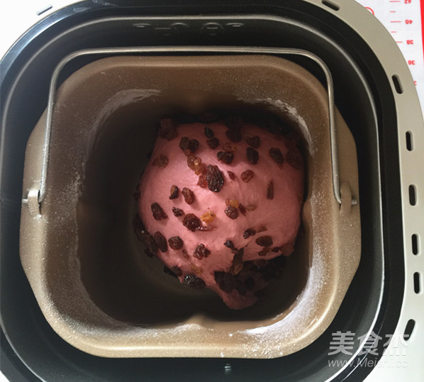 红曲提子干面包