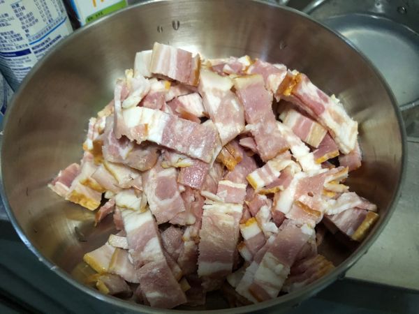 奶油培根蘑菇虾仁玉米意面