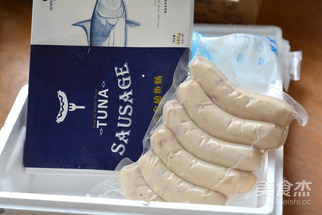 金枪鱼肠酱拌面