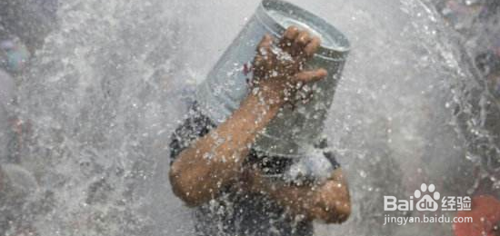 被故意泼水怎么处理