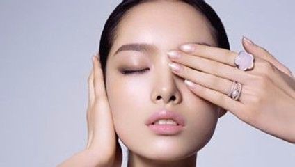 怎样保护眼周围的皮肤呢