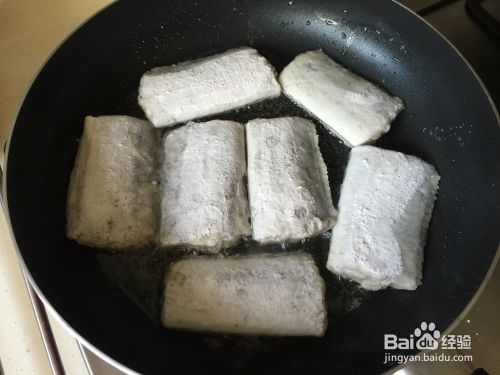 怎么做椒盐带鱼？