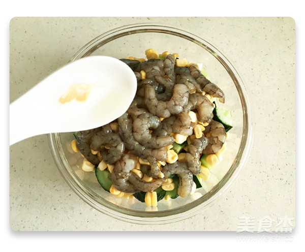 三色炒虾仁的做法