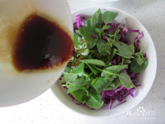 荆芥拌紫甘蓝