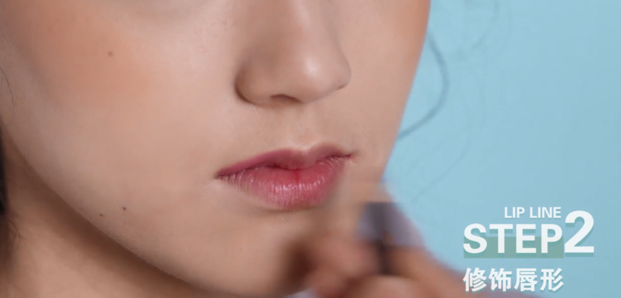 如何用修容打造嘴角上扬脸
