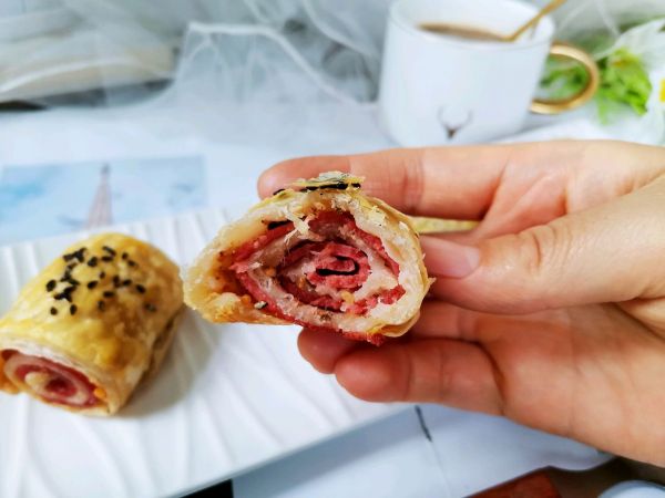 手抓饼培根肉松卷
