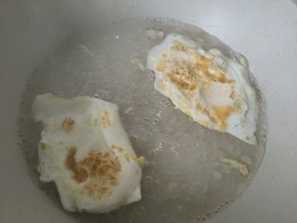 豌豆苗枸杞荷包蛋汤