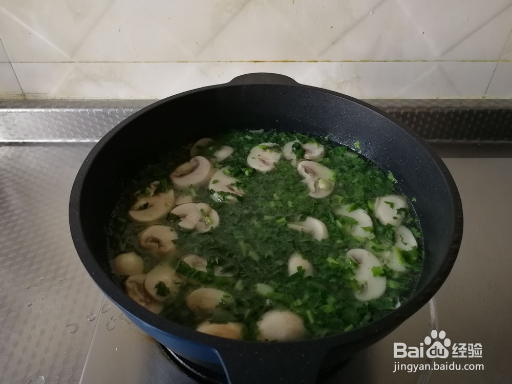 制作美味的雪里蕻蘑菇豆瓣汤