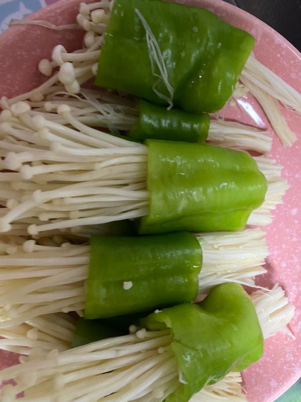 金针菇虎皮尖椒