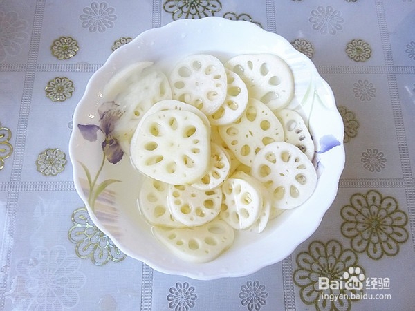 吃腻了鱼肉，如何做一盘清爽可口的小炒莲藕