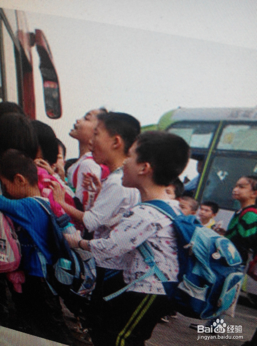 小学初中生坐公交车应注意的安全隐患