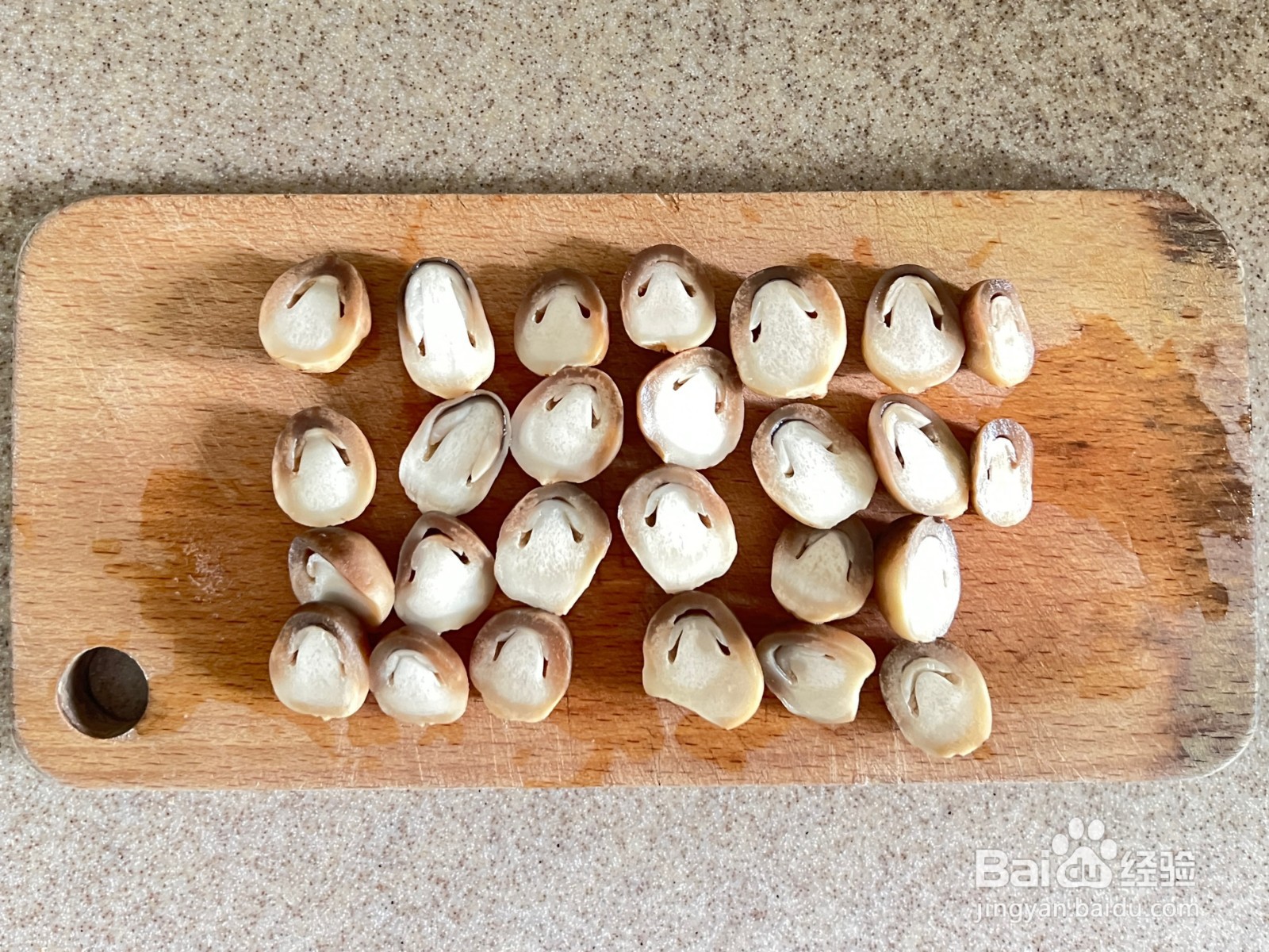 草菇焖鸡的做法