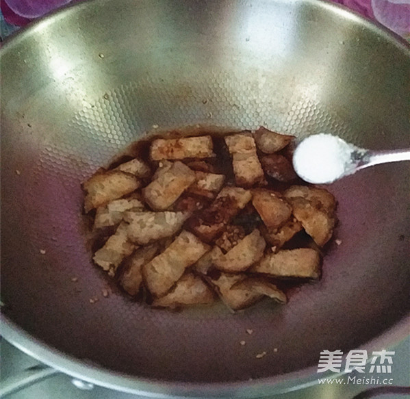 蒜苗炒猪血丸子