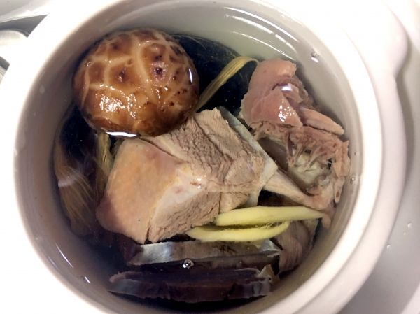 白菜干陈肾水鸭汤