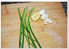 酸甜好吃的番茄红烩芋头鸡肉块