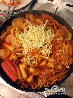 韩国芝士年糕锅(辣白菜部队火锅)怎么做