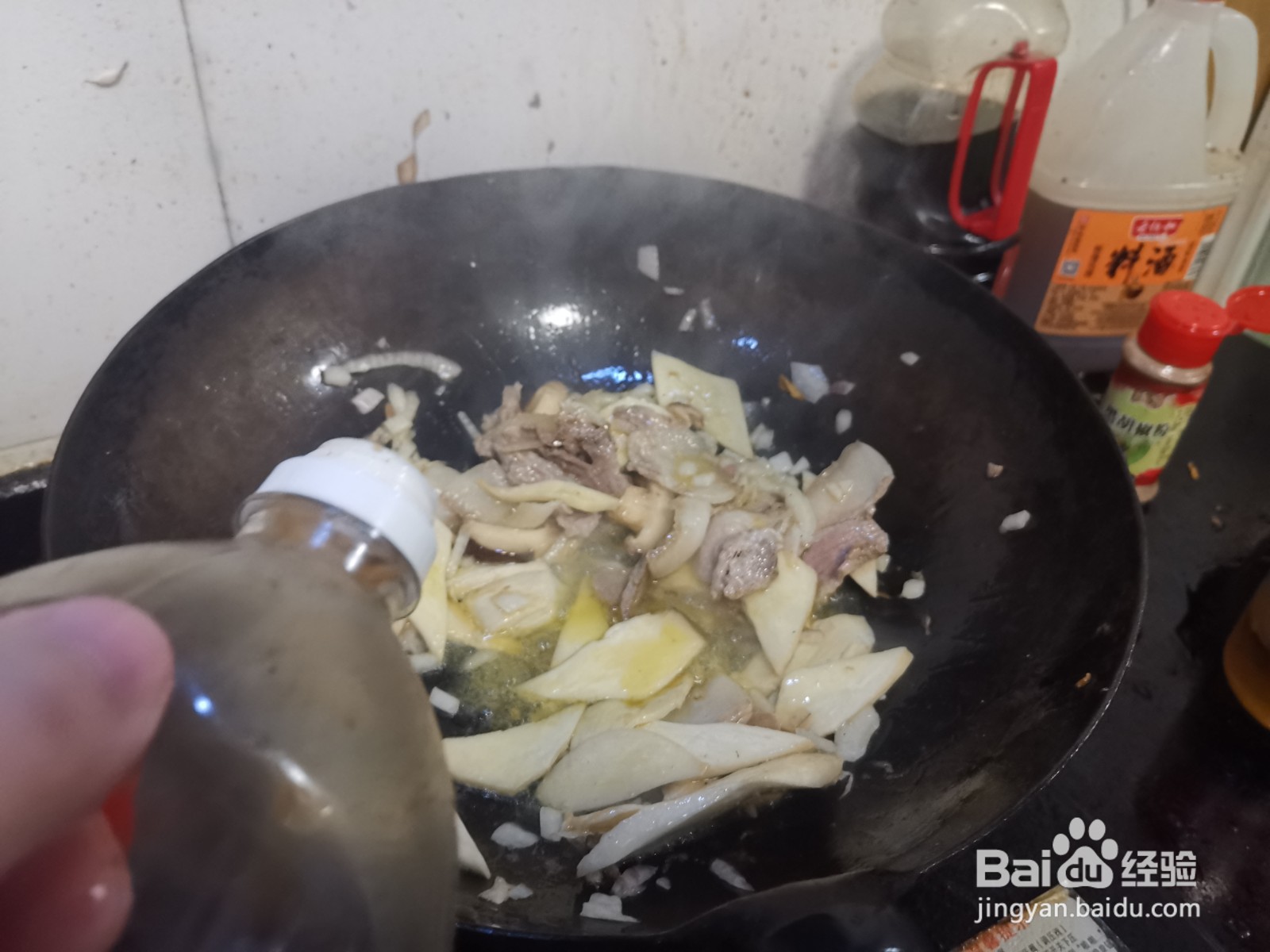 五花肉炒杏鲍菇片的做法