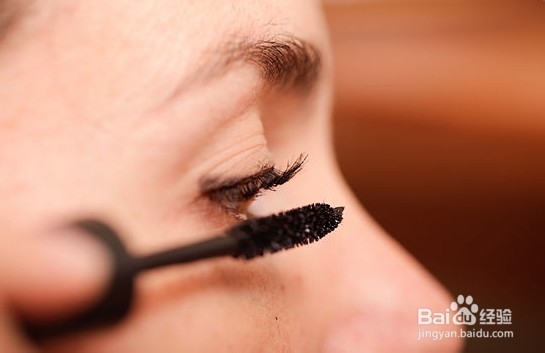 如何让眼睛看起来更大