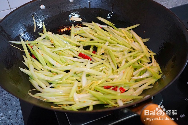 青椒炒香干做法