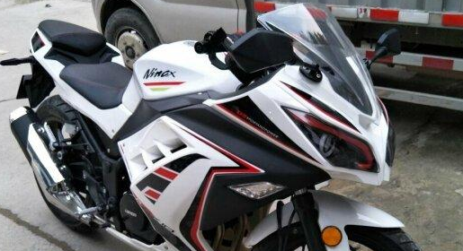 摩托车白色和红褐色有什么区别