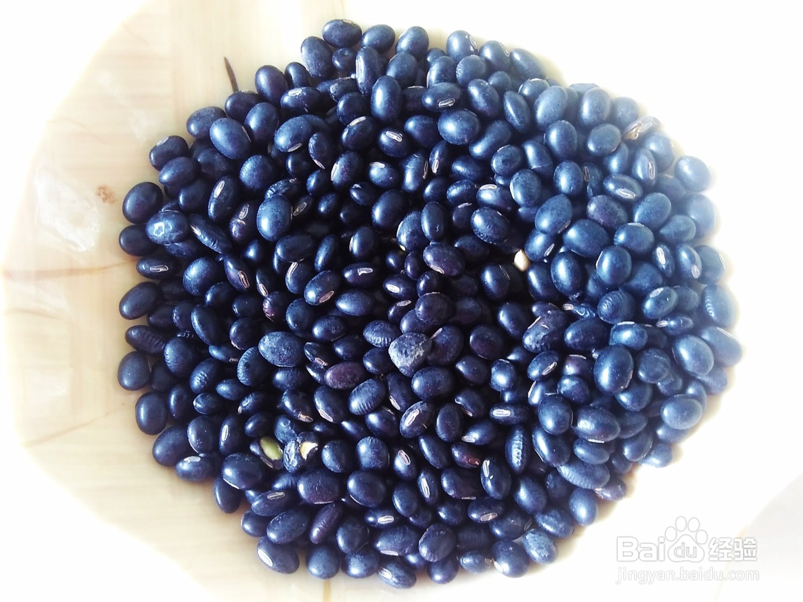 黑豆煲牛骨汤的家常做法