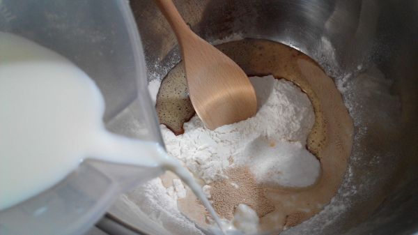 葡萄肉桂卷面包