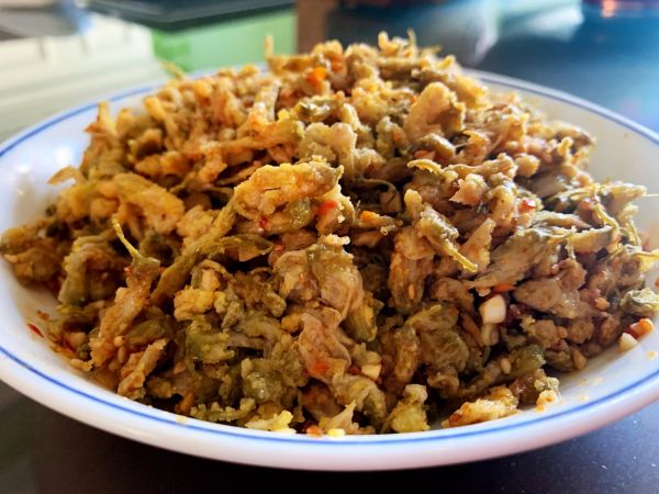 酸辣香浓槐花麦饭