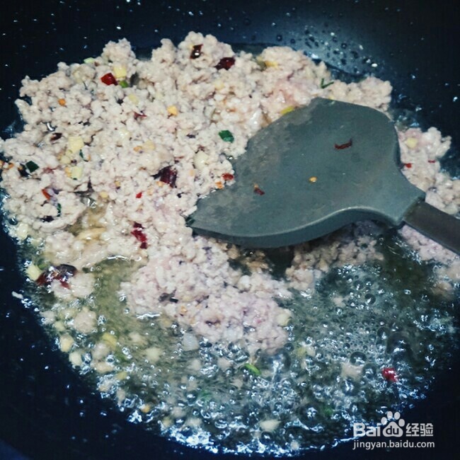 做出入味的梅干菜肉饼