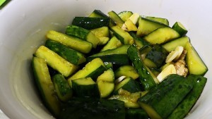 养生食补清香可口腌黄瓜的做法