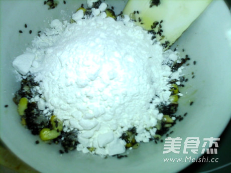 广式玉米黑芝麻月饼